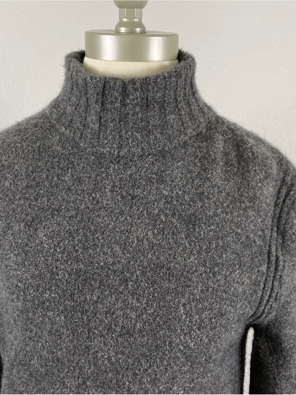 J. Crew Women's Merino Wool Blend Charcoal Gray Turtleneck Sweater Size Small - Picture 4 of 7